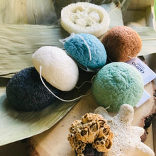 Charger l'image dans la galerie, DUO NETTOYANT VISAGE SOLIDE ET ÉPONGE KONJAC