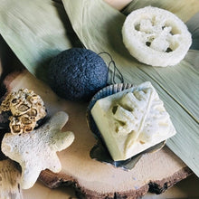 Charger l'image dans la galerie, DUO NETTOYANT VISAGE SOLIDE ET ÉPONGE KONJAC