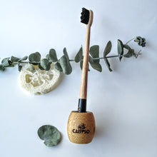 Charger l'image dans la galerie, Ensemble BROSSE À DENT ET SUPPORT EN BAMBOU - Ecofriendly kit of toothbrush and bamboo holder - Calypso Éco-savonnerie