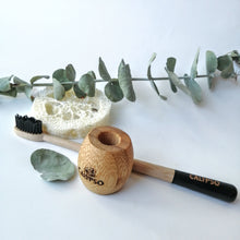 Charger l'image dans la galerie, Ensemble BROSSE À DENT ET SUPPORT EN BAMBOU - Ecofriendly kit of toothbrush and bamboo holder - Calypso Éco-savonnerie