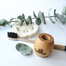 Charger l'image dans la galerie, Ensemble BROSSE À DENT ET SUPPORT EN BAMBOU - Ecofriendly kit of toothbrush and bamboo holder - Calypso Éco-savonnerie