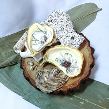 Charger l&#39;image dans la galerie, PORTE BIJOUX upcyclé en coquillage d&#39;huître - Upcycled Oyster Shel Jewelry holder
