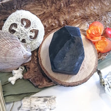 Charger l'image dans la galerie, GEL DOUCHE solide au charbon activé - Activated charcoal shower gel bar - Calypso Éco-savonnerie