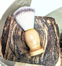 Charger l&#39;image dans la galerie, Blaireau de rasage en bois naturel - Badger shaving brush
