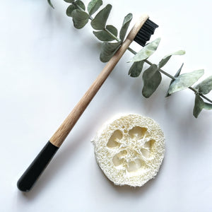 BROSSE À DENT en bambou écologique - Ecofriendly toothbrush - Calypso Éco-savonnerie