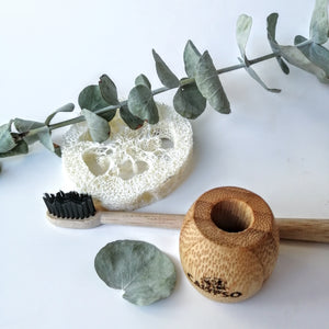 Ensemble BROSSE À DENT ET SUPPORT EN BAMBOU - Ecofriendly kit of toothbrush and bamboo holder - Calypso Éco-savonnerie