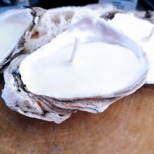 Charger l&#39;image dans la galerie, CHANDELLE upcyclée dans un coquillage - Upcycling - handmade seashell candle
