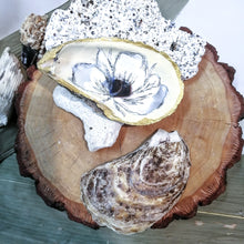Charger l&#39;image dans la galerie, PORTE BIJOUX upcyclé en coquillage d&#39;huître - Upcycled Oyster Shel Jewelry holder
