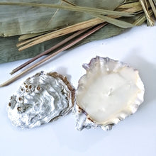 Charger l&#39;image dans la galerie, CHANDELLE upcyclée dans un coquillage - Upcycling - handmade seashell candle - Calypso Éco-savonnerie
